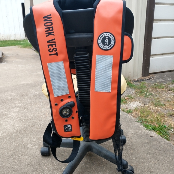 Inflatable work vest life jacket. - Picture 3 of 4